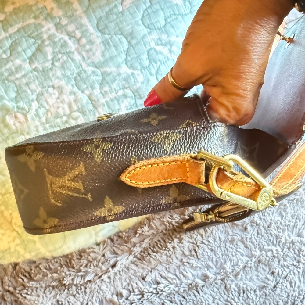 Louis Vuitton Monogram Black and Brown Shoulder Bag - Picture 7 of 16